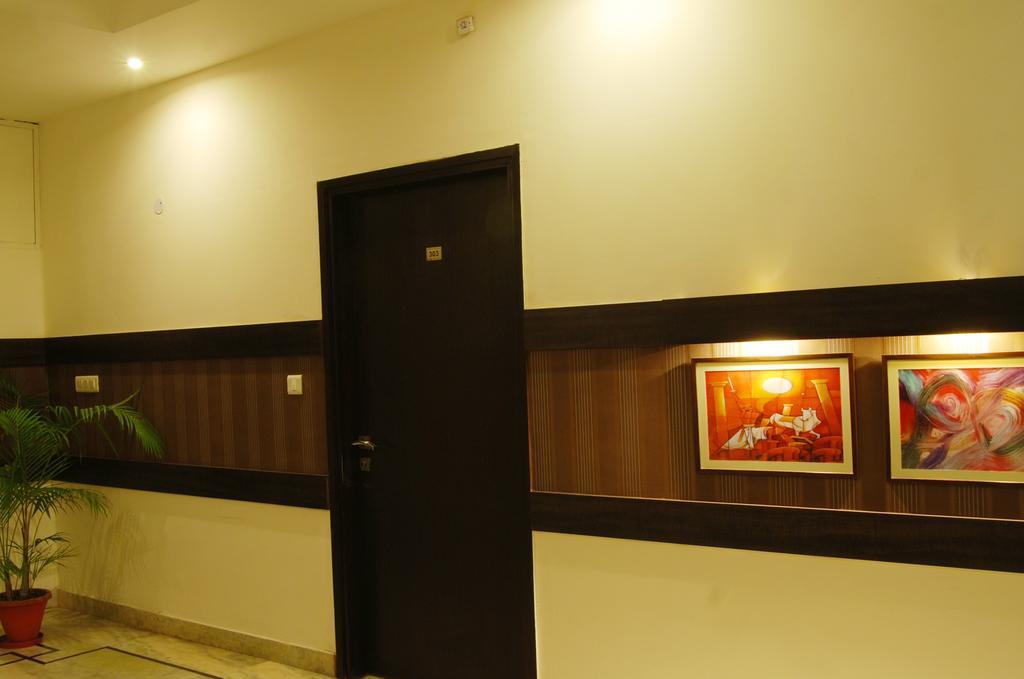 Hotel Deer Parkk 3*