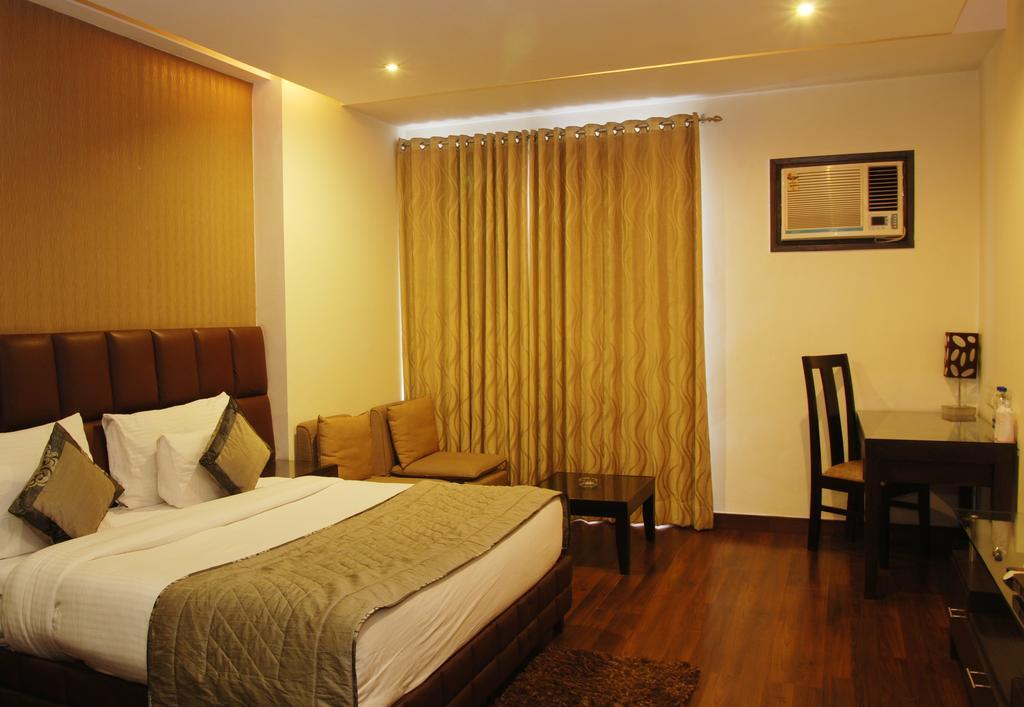 Hotel Deer Parkk New Delhi